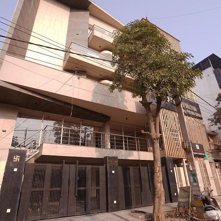 Hotel Leo Saffron - Pitampura Дели Экстерьер фото