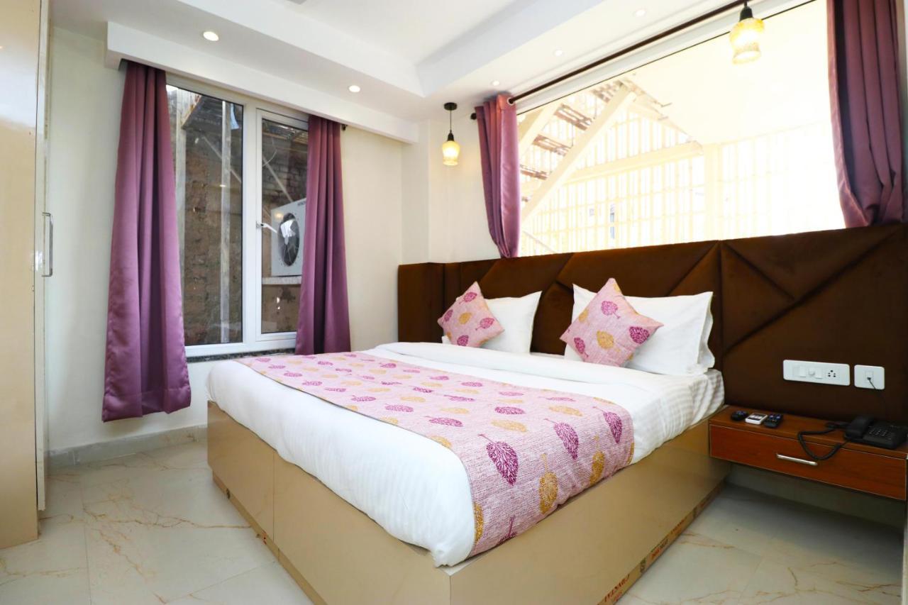 Hotel Leo Saffron - Pitampura Дели Экстерьер фото