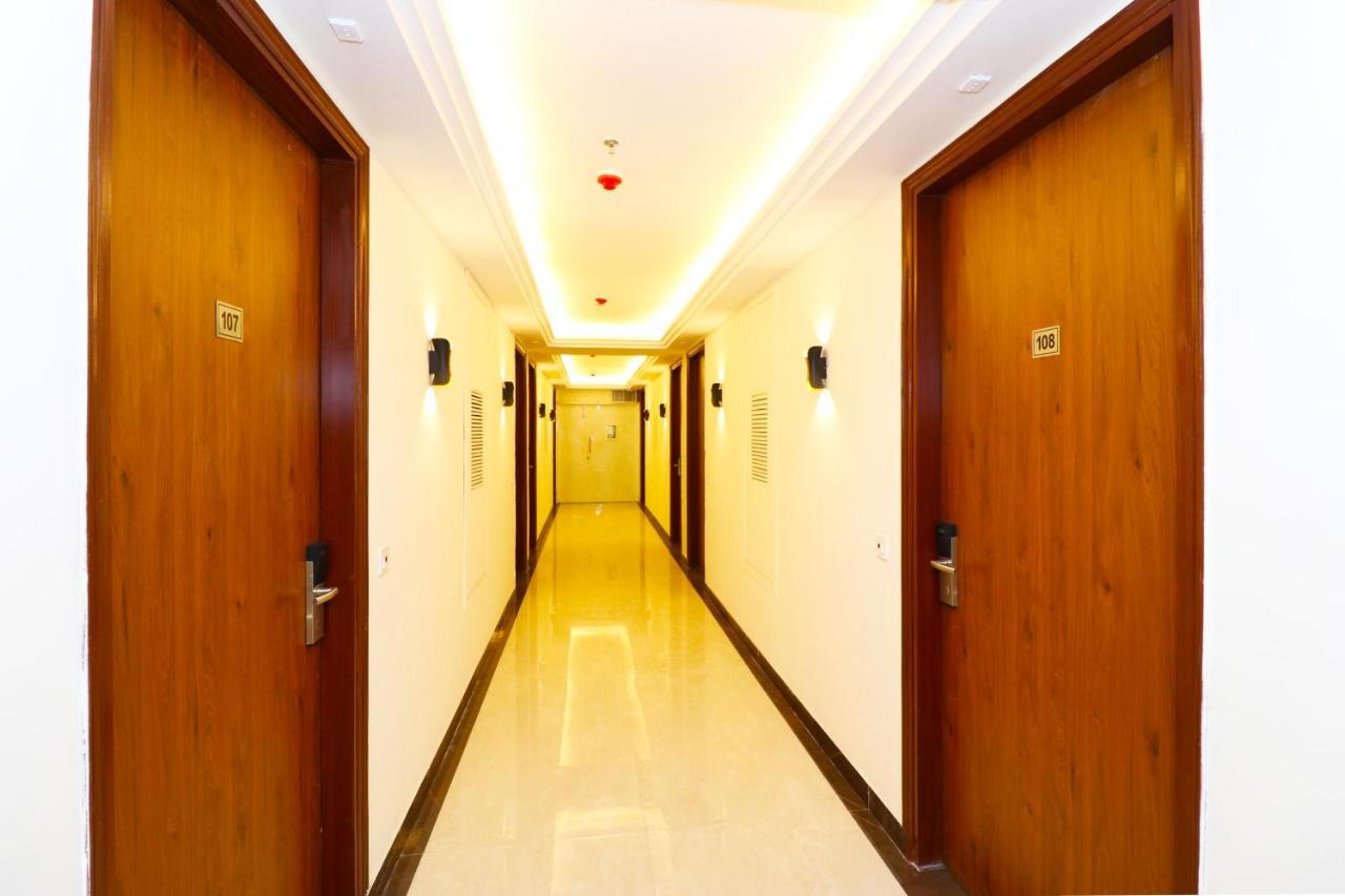 Hotel Leo Saffron - Pitampura Дели Экстерьер фото