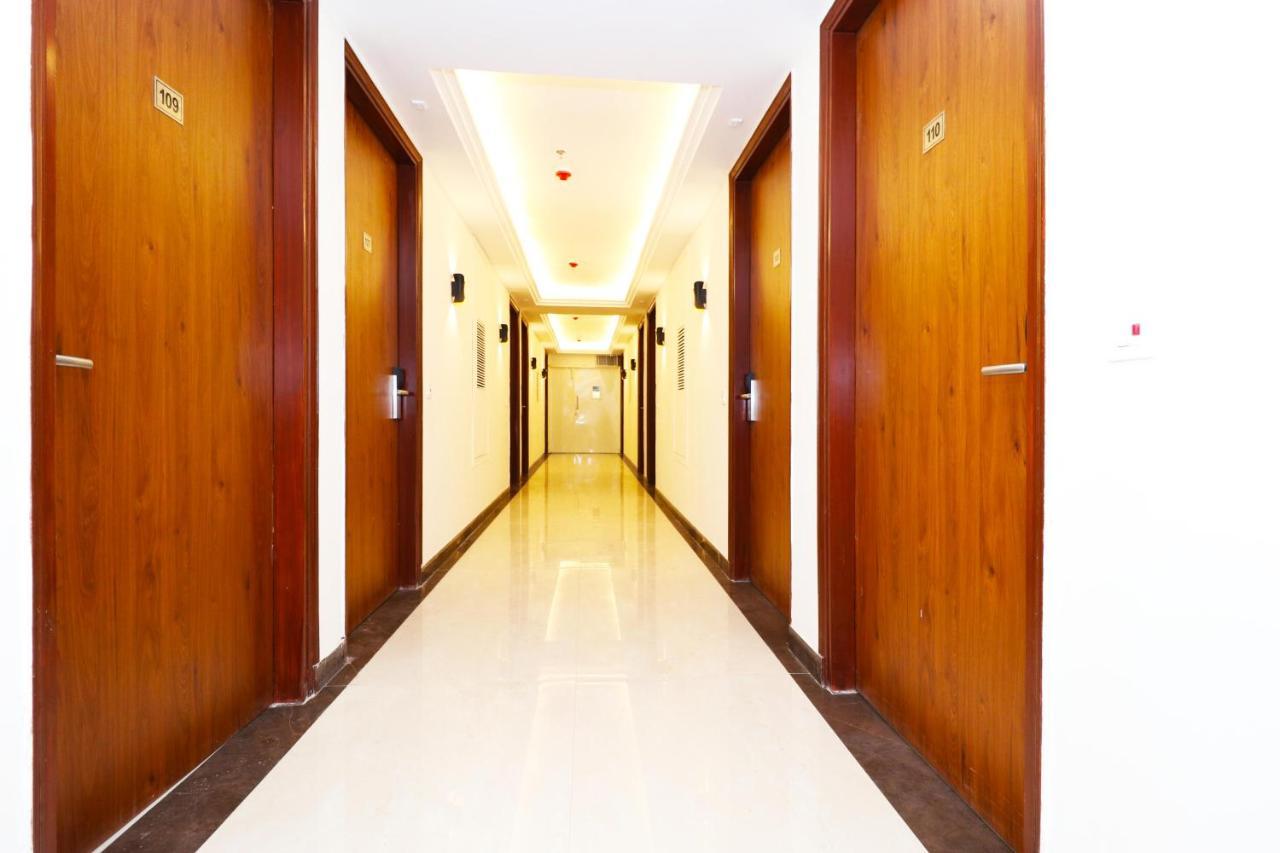 Hotel Leo Saffron - Pitampura Дели Экстерьер фото