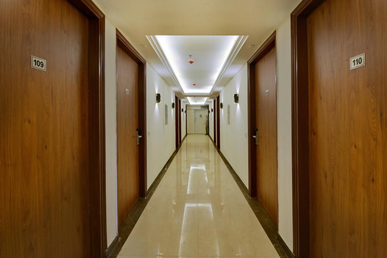 Hotel Leo Saffron - Pitampura Дели Экстерьер фото