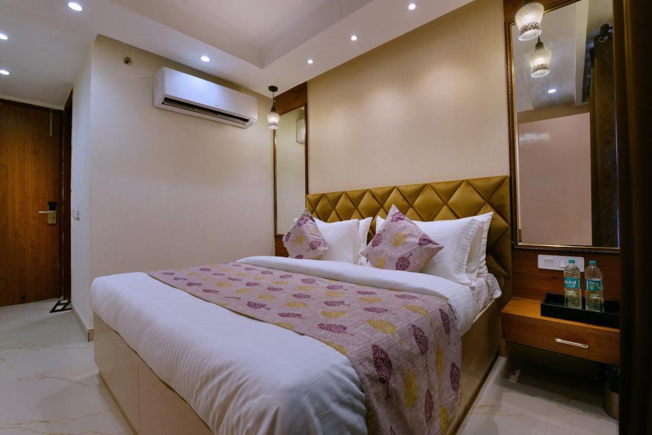 Hotel Leo Saffron - Pitampura Дели Экстерьер фото