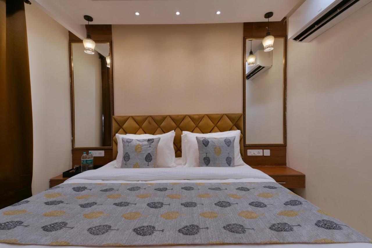 Hotel Leo Saffron - Pitampura Дели Экстерьер фото