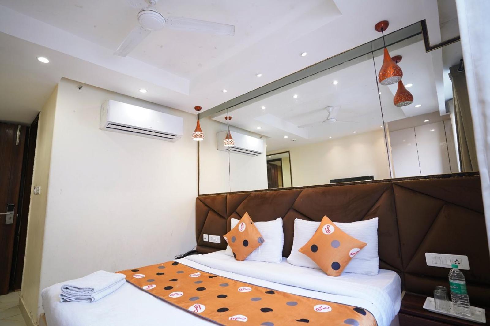 Hotel Leo Saffron - Pitampura Дели Экстерьер фото