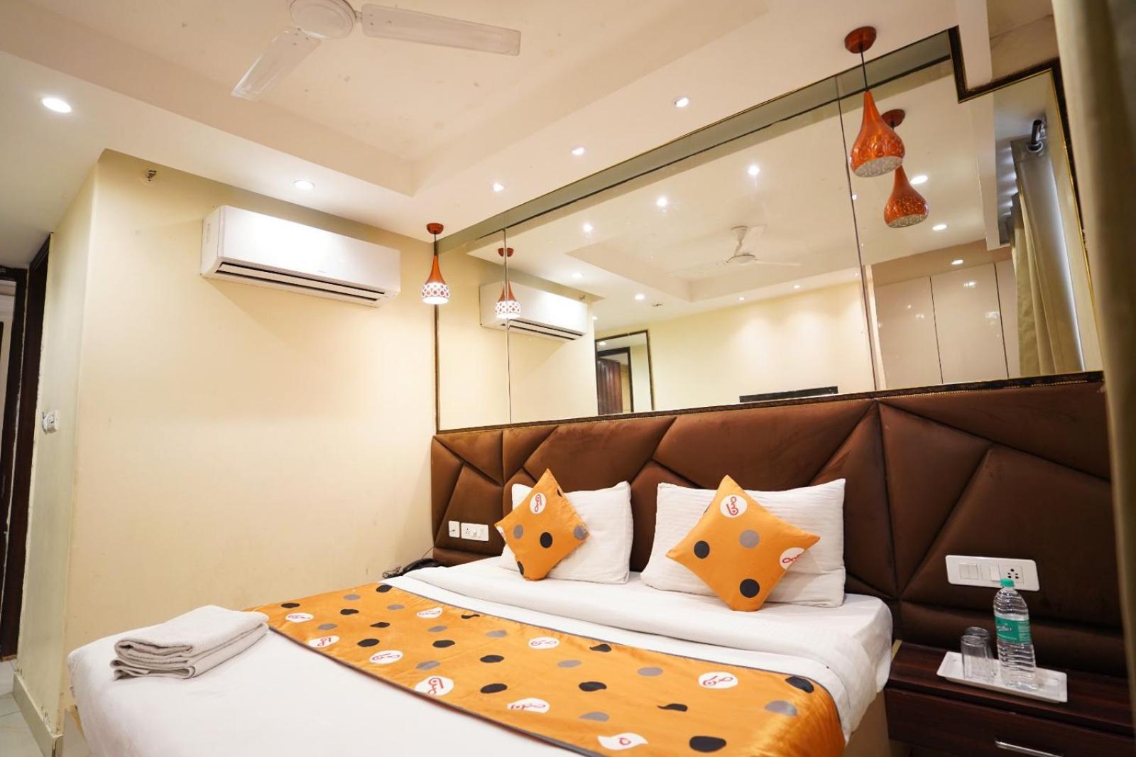 Hotel Leo Saffron - Pitampura Дели Экстерьер фото