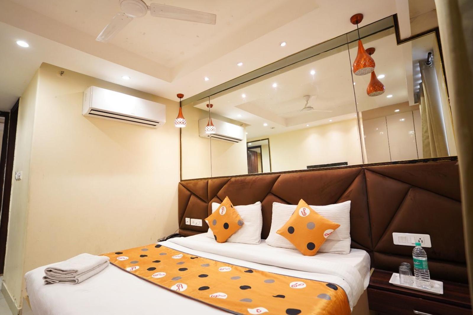 Hotel Leo Saffron - Pitampura Дели Экстерьер фото