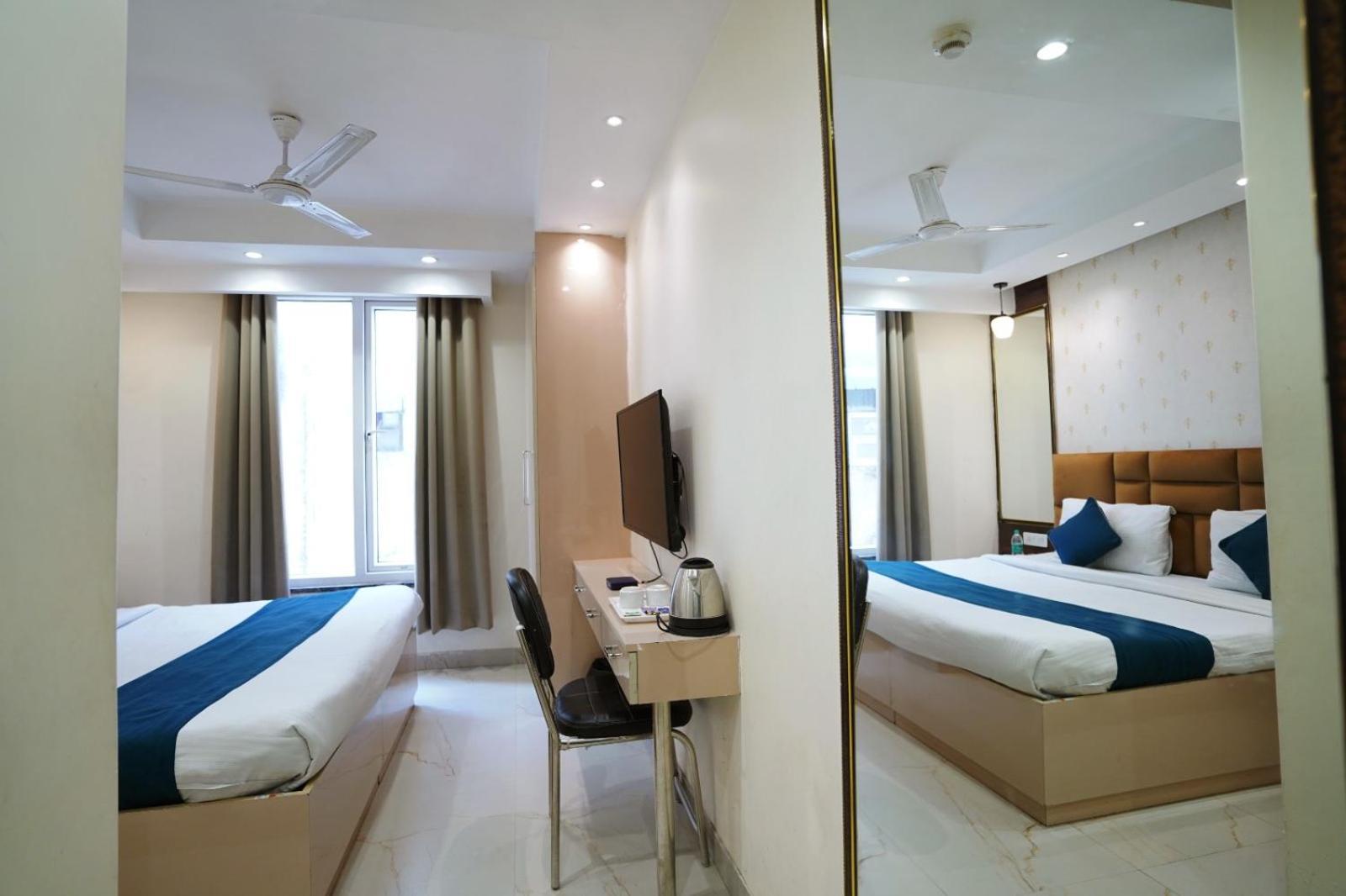 Hotel Leo Saffron - Pitampura Дели Экстерьер фото