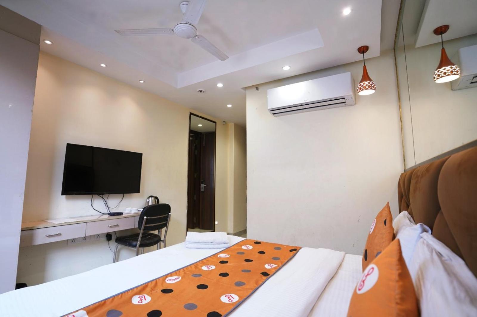 Hotel Leo Saffron - Pitampura Дели Экстерьер фото