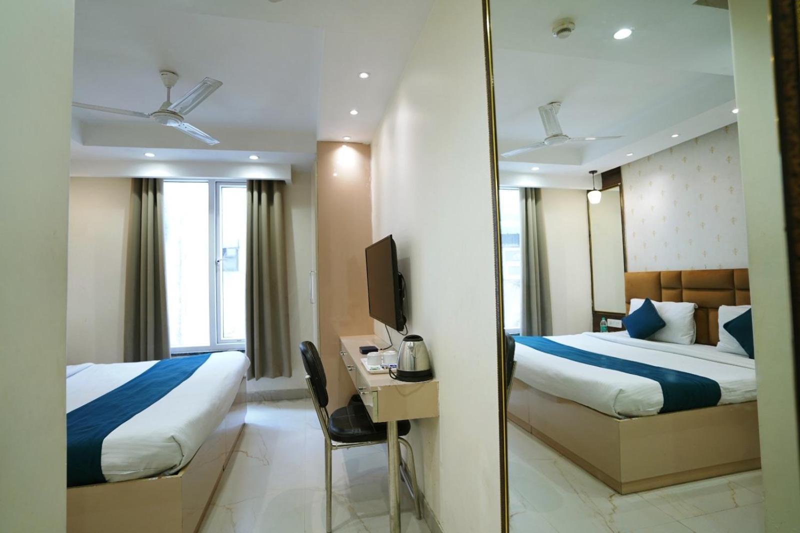 Hotel Leo Saffron - Pitampura Дели Экстерьер фото