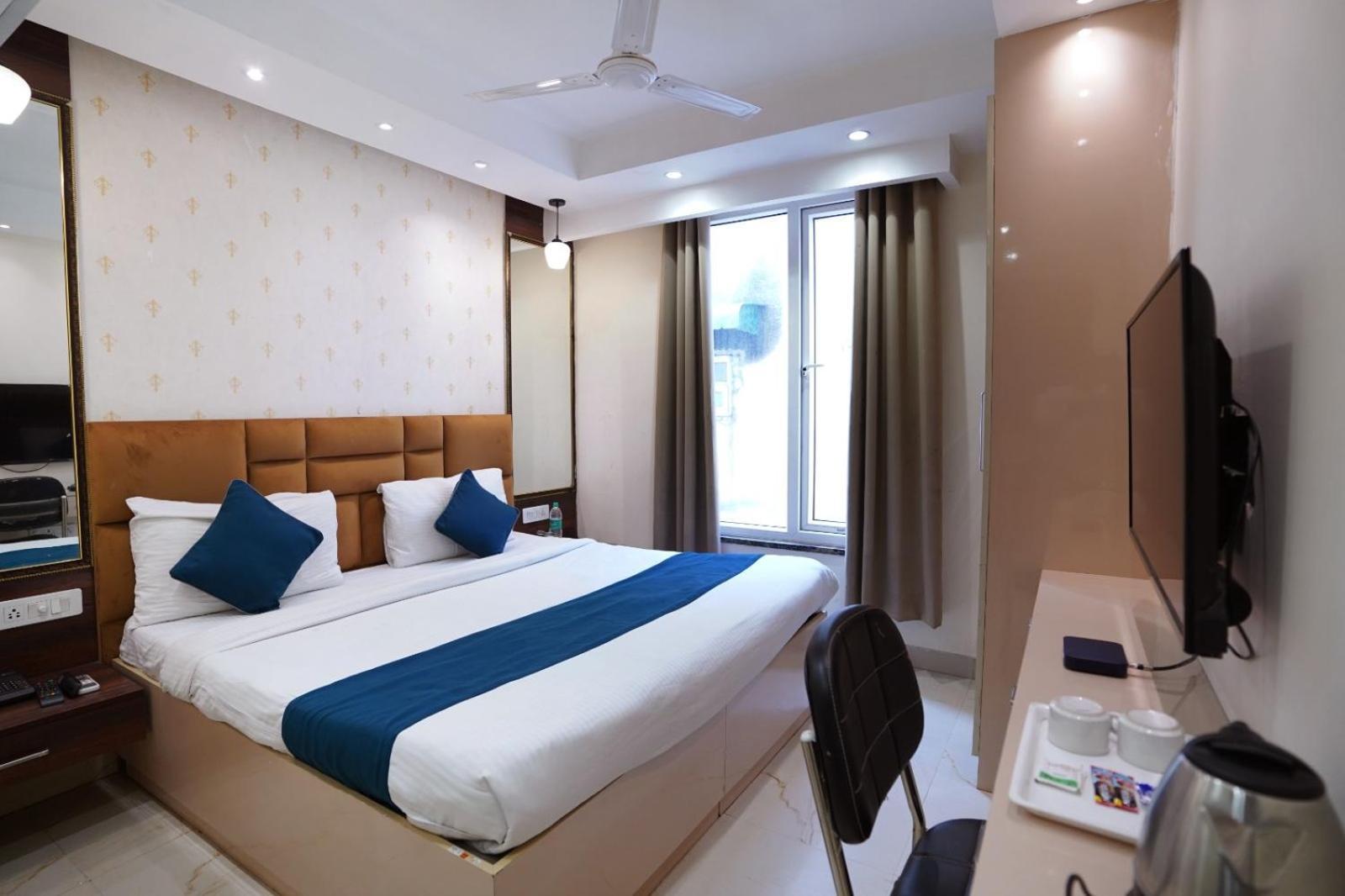Hotel Leo Saffron - Pitampura Дели Экстерьер фото