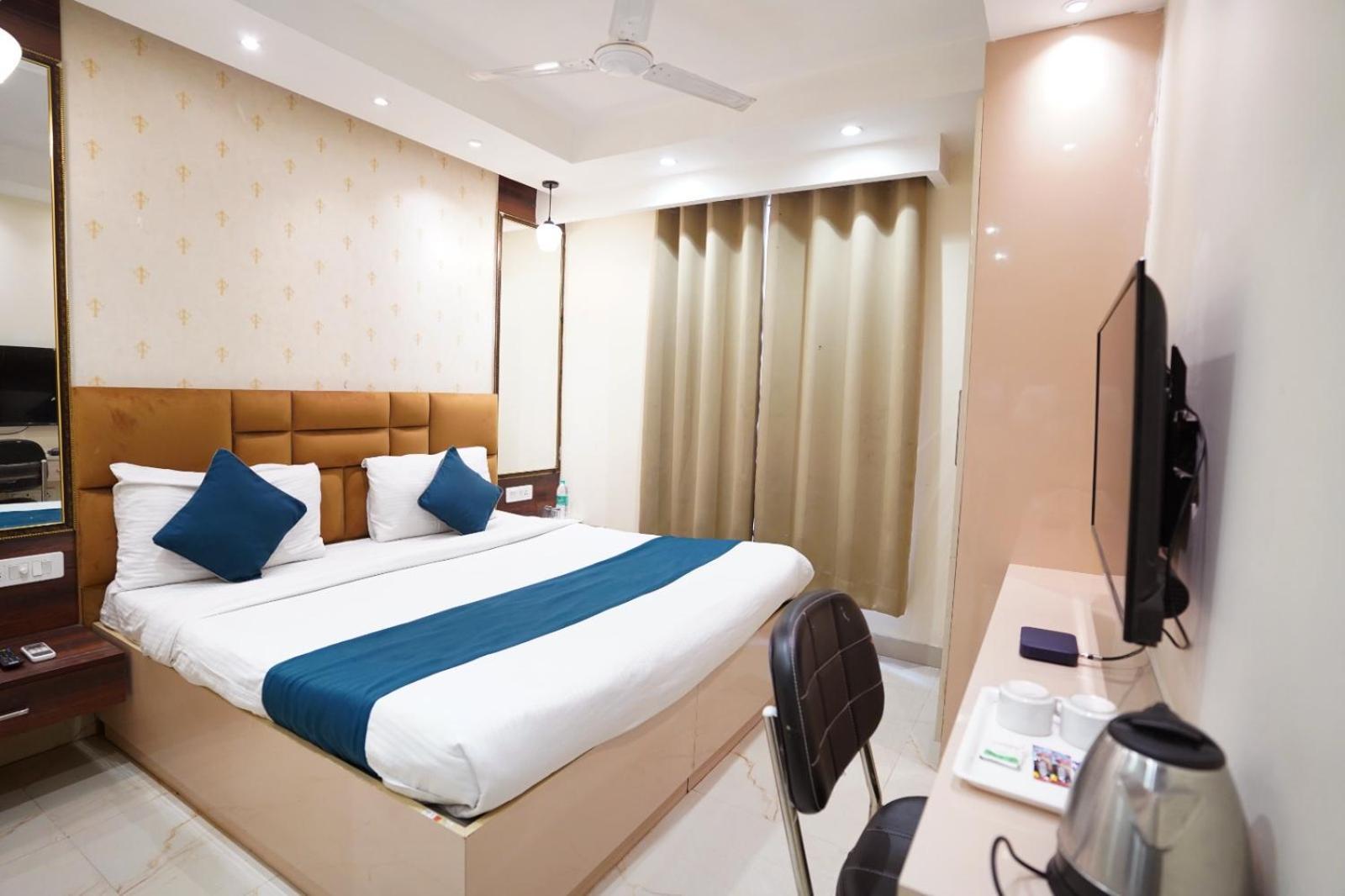 Hotel Leo Saffron - Pitampura Дели Экстерьер фото