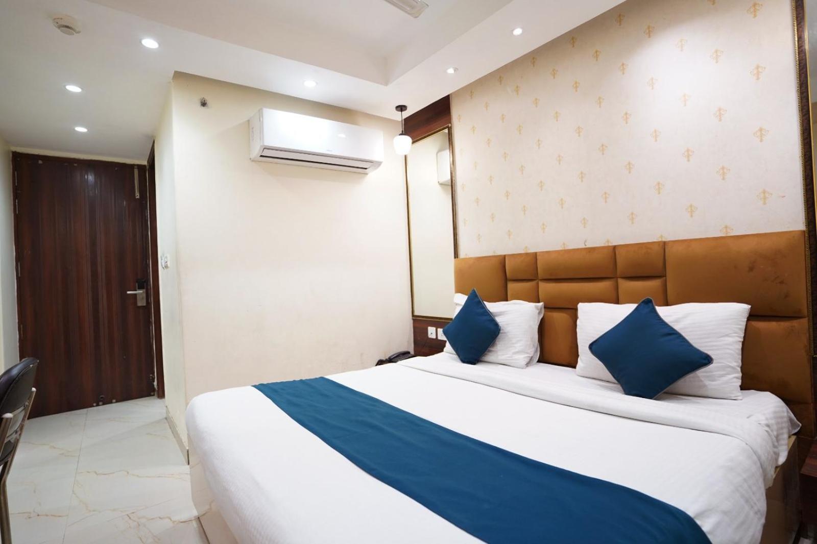 Hotel Leo Saffron - Pitampura Дели Экстерьер фото